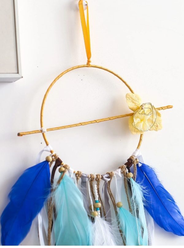 Product Image and Link for Feather Decor Dreamcatcher