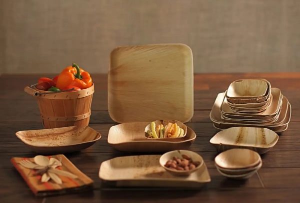 Product Image and Link for TIME TO GO ECO 100% Compostable Palm Leaf Dinnerware Set For 25 Guests