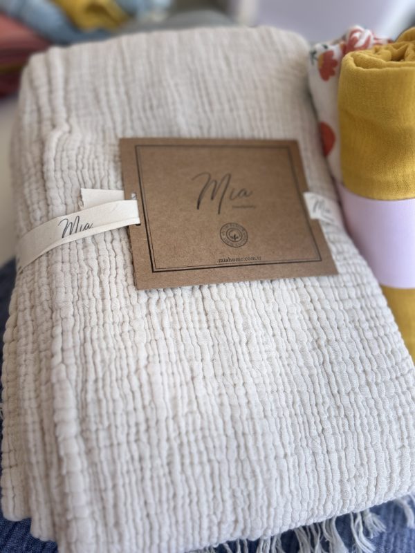 Product Image and Link for Mia Blanket – Ivory